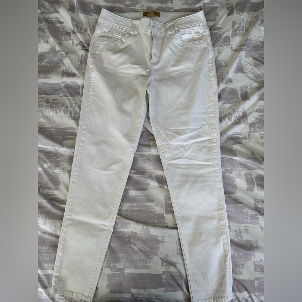 Democracy Clothing “Ab” Solution Booty Lift Straight Leg White Jeans